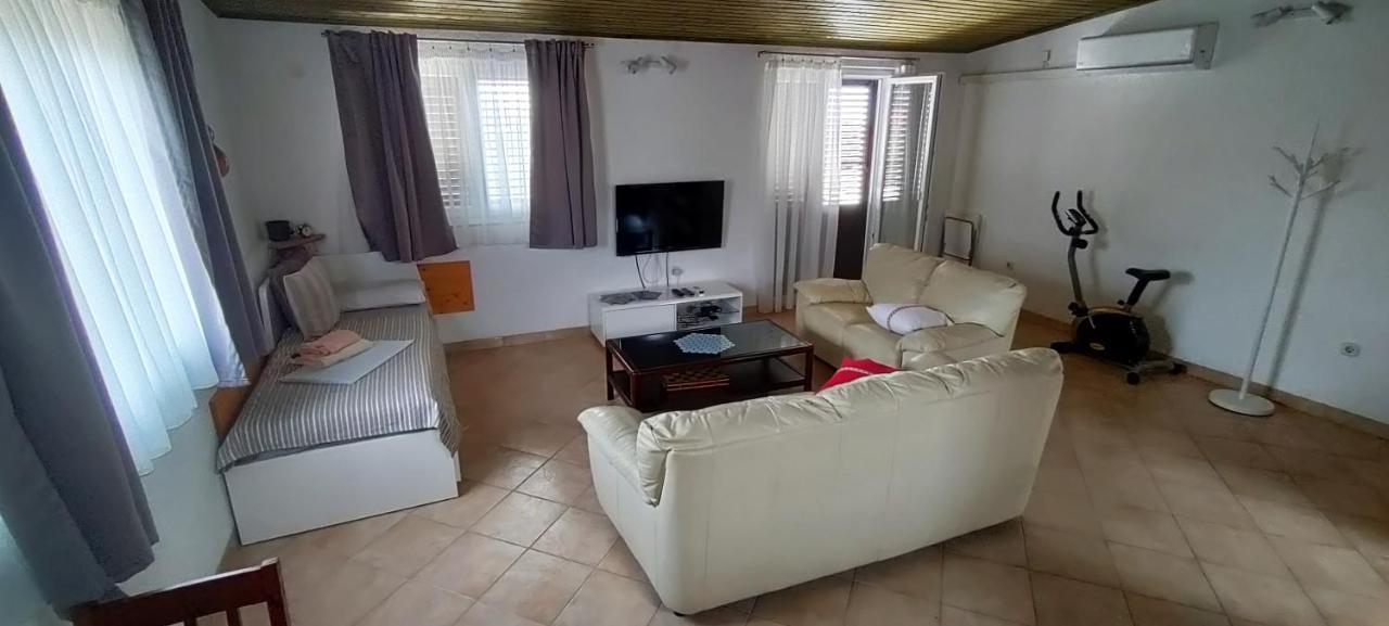 House Elan Lägenhet Kornić Exteriör bild